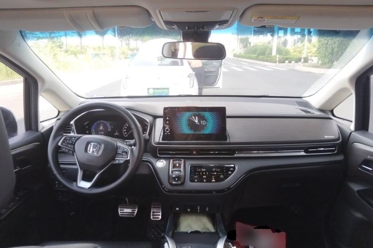 Used Honda Elysion 2022 2.0L eHEV Luxury Edition Center Console