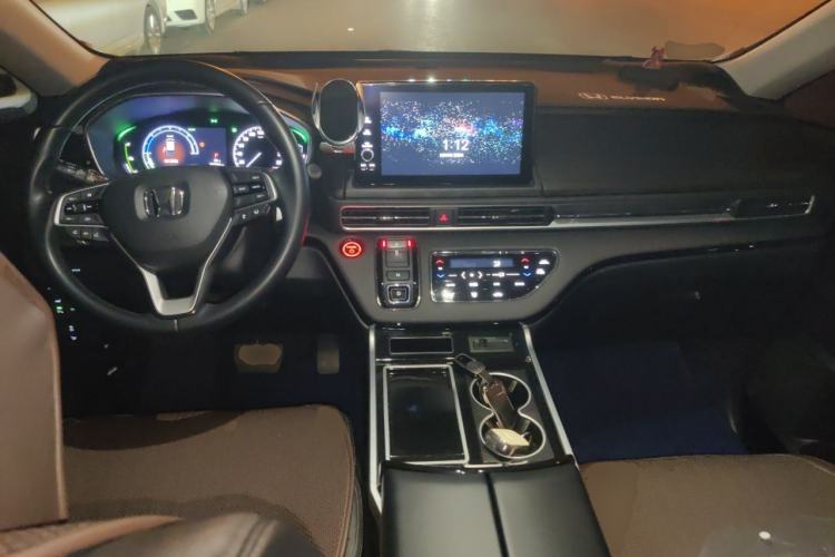 Used Honda Elysion 2022 2.0L eHEV Luxury Edition Center Console
