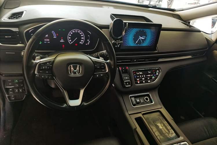 Used Honda Elysion 2022 2.0L eHEV Luxury First Edition Center Console
