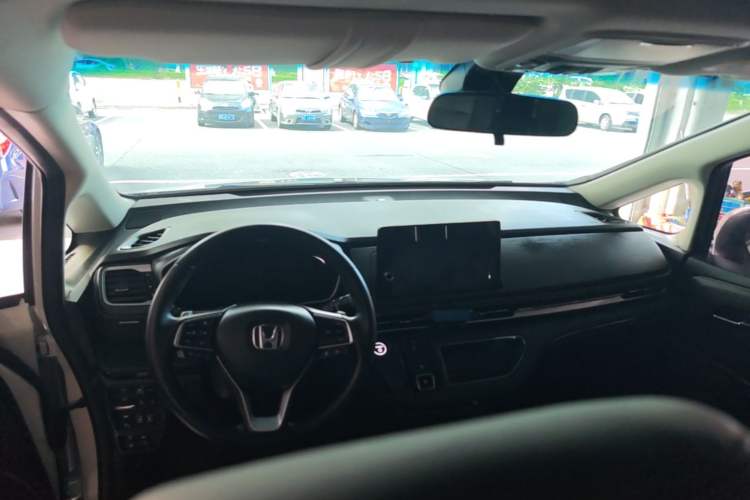 Used Honda Elysion 2022 2.0L eHEV Luxury First Edition Center Console