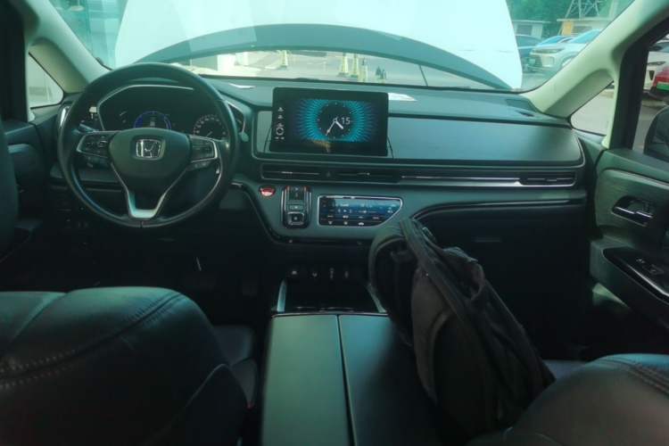 Used Honda Elysion 2022 2.0L eHEV Luxury Edition Center Console