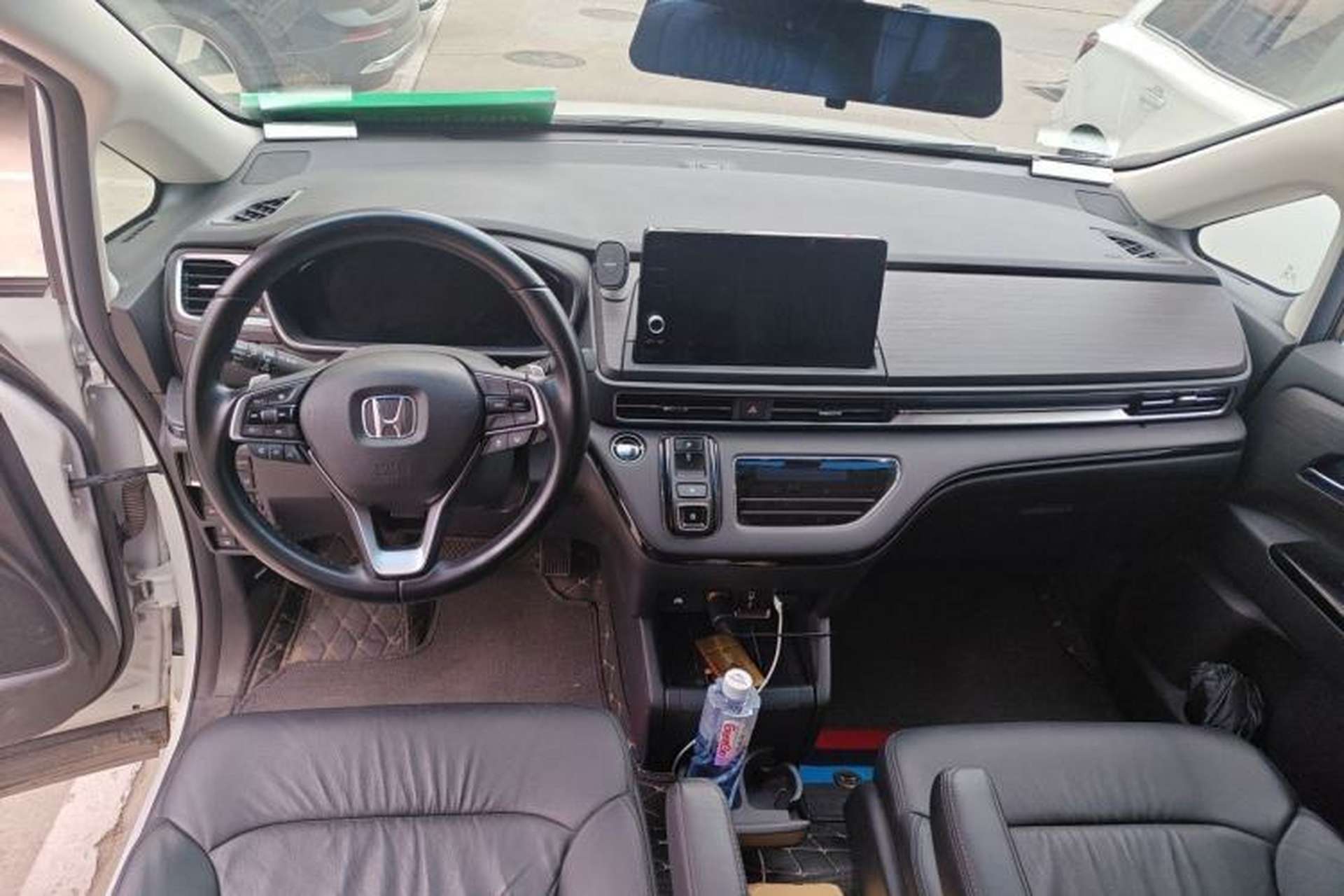 Used Honda Elysion 2022 2.0L eHEV Luxury Edition Center Console