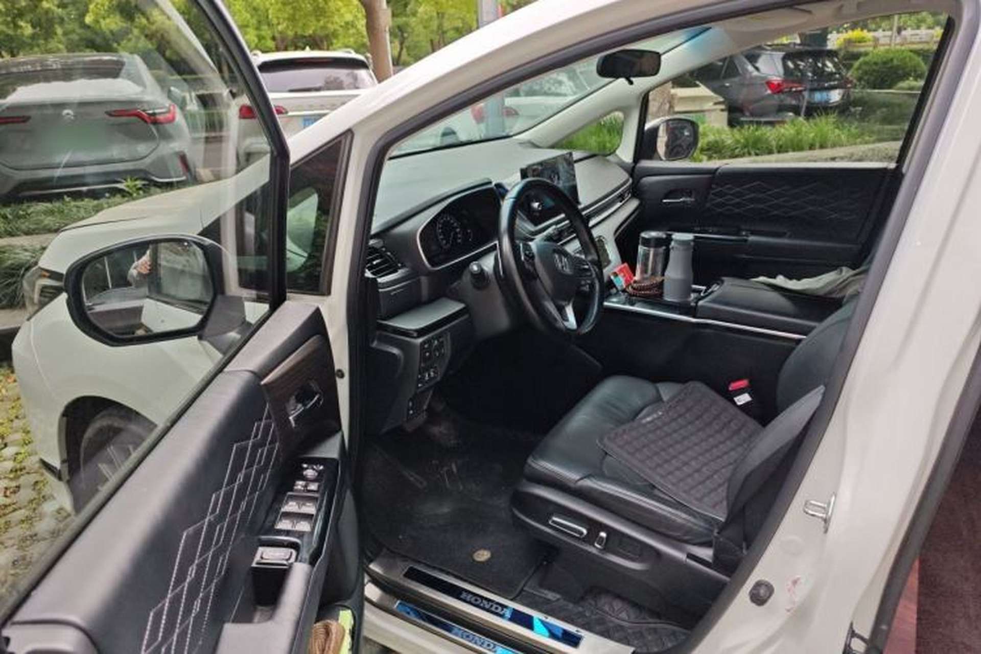Used Honda Elysion 2022 2.0L eHEV Luxury Edition Driver Seat