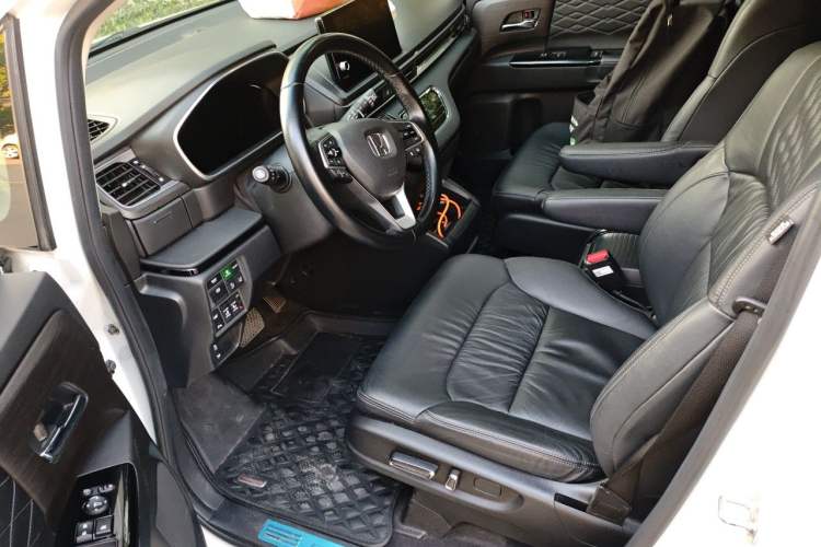 Used Honda Elysion 2022 2.0L eHEV Luxury Edition Driver Seat