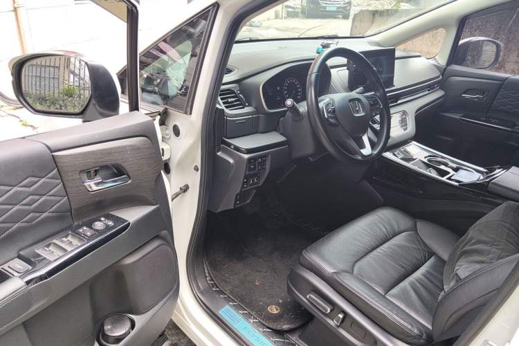 Used Honda Elysion 2022 2.0L eHEV Luxury Edition Driver Seat