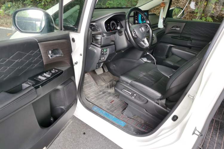 Used Honda Elysion 2022 2.0L eHEV Luxury First Edition Driver Seat