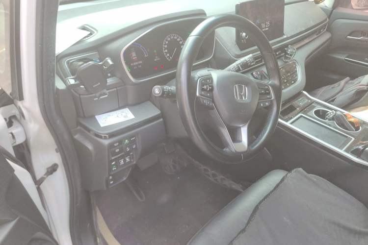Used Honda Elysion 2022 2.0L eHEV Luxury Edition Driver Seat