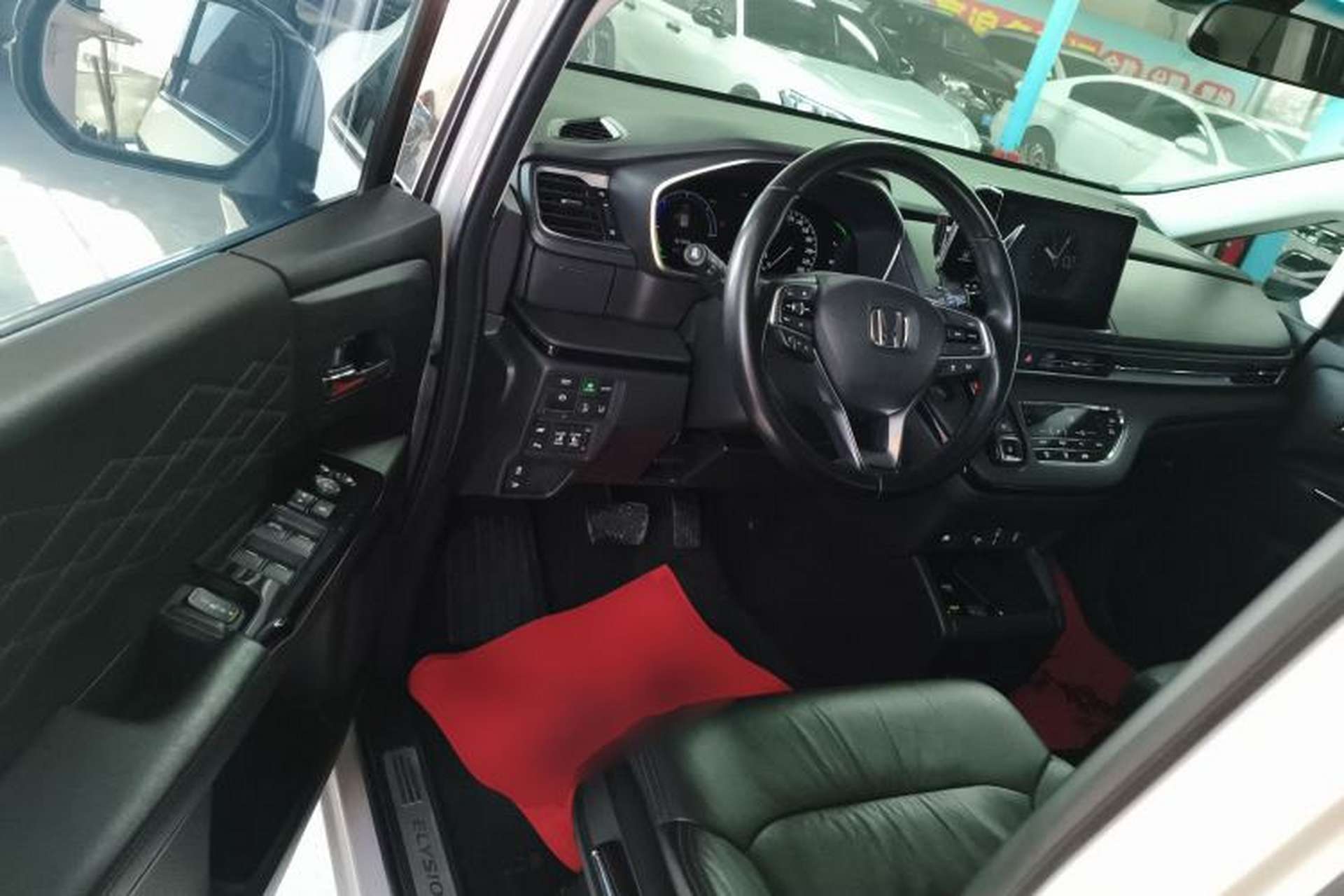 Used Honda Elysion 2022 2.0L eHEV Luxury Edition Driver Seat