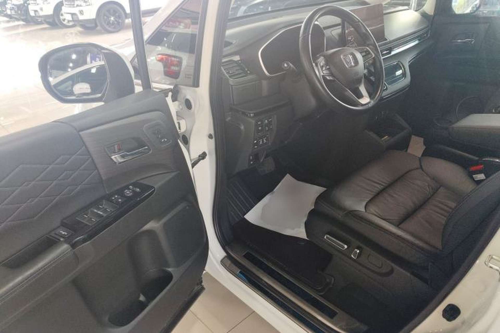 Used Honda Elysion 2022 2.0L eHEV Prestige Edition Driver Seat
