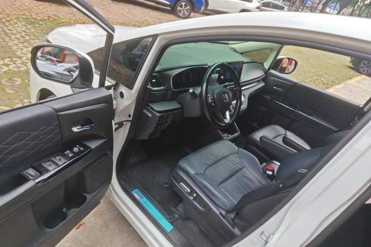 Used Honda Elysion 2022 2.0L eHEV Luxury First Edition Driver Seat