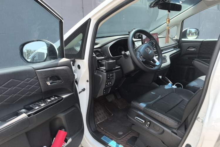Used Honda Elysion 2022 2.0L eHEV Luxury Edition Driver Seat