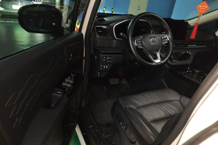 Used Honda Elysion 2022 2.0L eHEV Prestige Edition Driver Seat
