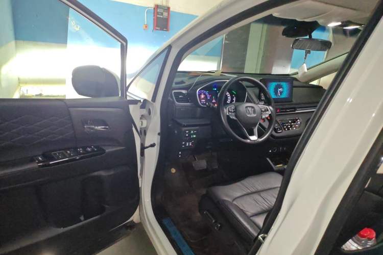Used Honda Elysion 2022 2.0L eHEV Luxury First Edition Driver Seat