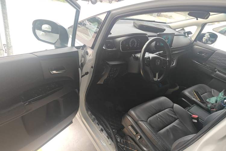 Used Honda Elysion 2022 2.0L eHEV Luxury Edition Driver Seat