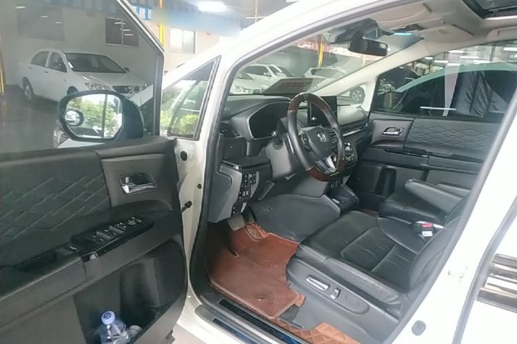 Used Honda Elysion 2022 2.0L eHEV Luxury First Edition Driver Seat