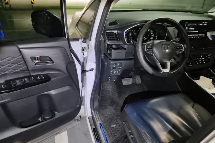 Used Honda Elysion 2022 2.0L eHEV Luxury First Edition Driver Seat