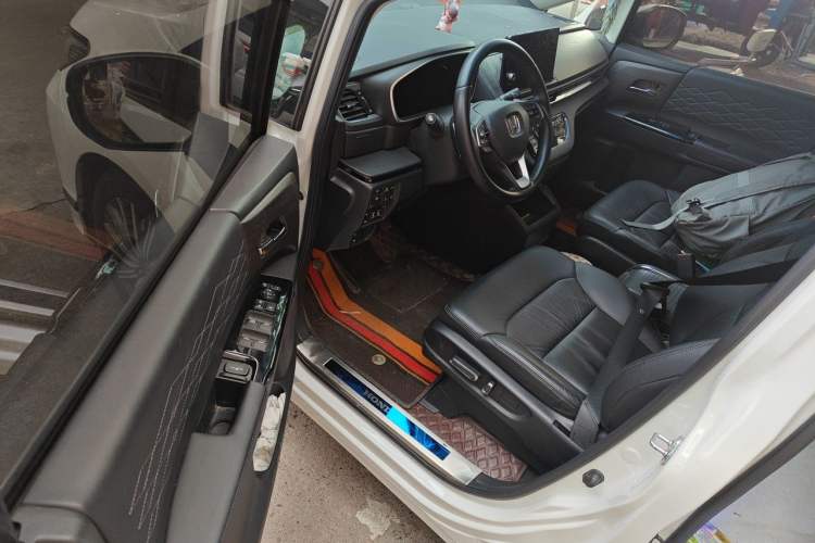 Used Honda Elysion 2022 2.0L eHEV Luxury First Edition Driver Seat