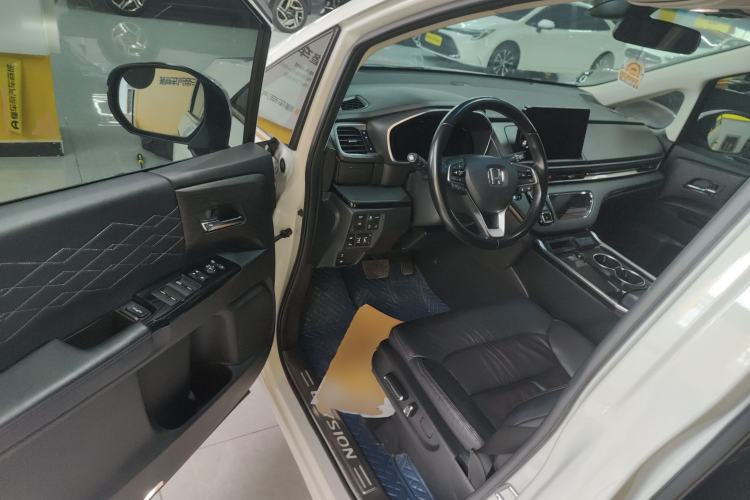 Used Honda Elysion 2022 2.0L eHEV Luxury First Edition Driver Seat