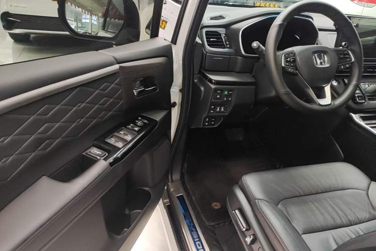 Used Honda Elysion 2022 2.0L eHEV Luxury Edition Driver Seat