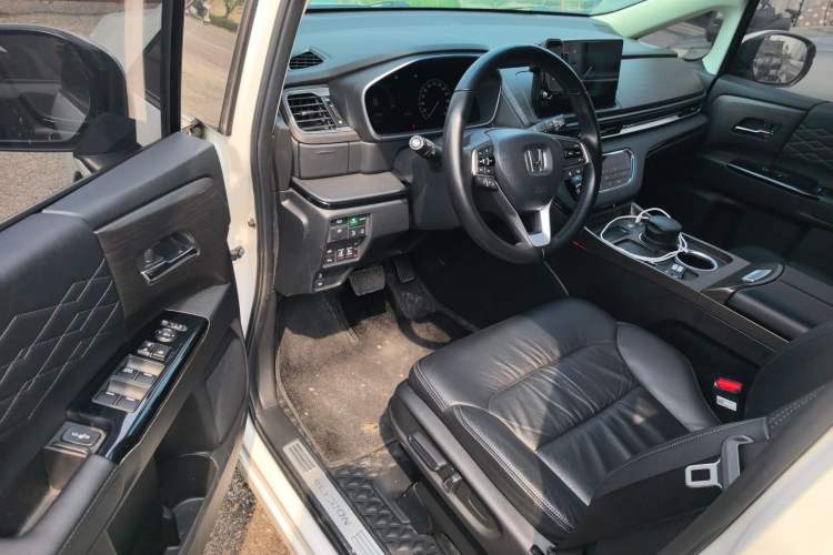 Used Honda Elysion 2022 2.0L eHEV Luxury Edition Driver Seat
