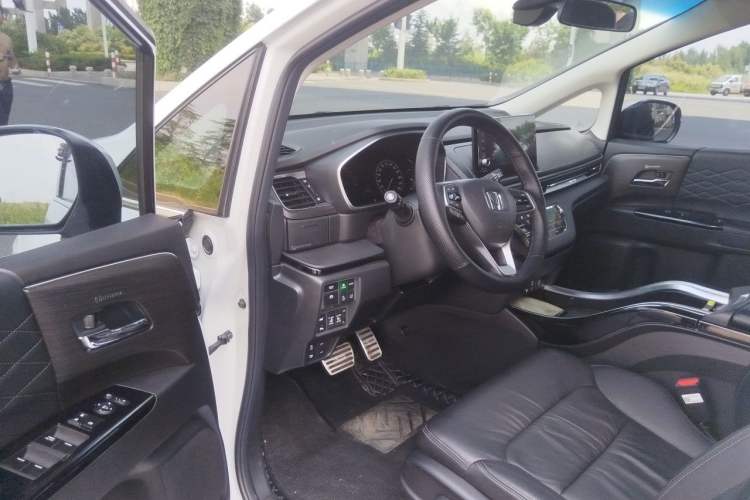 Used Honda Elysion 2022 2.0L eHEV Luxury Edition Driver Seat