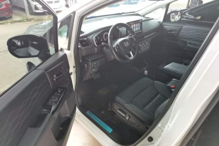 Used Honda Elysion 2022 2.0L eHEV Prestige Edition Driver Seat