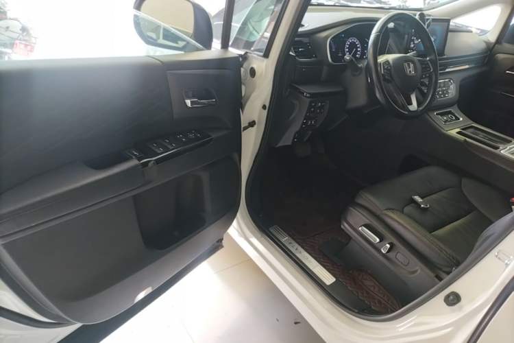 Used Honda Elysion 2022 2.0L eHEV Luxury First Edition Driver Seat