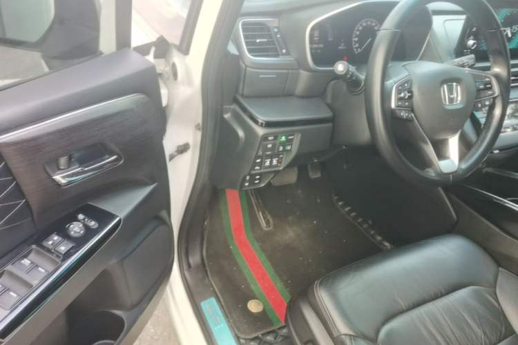 Used Honda Elysion 2022 2.0L eHEV Luxury Edition Driver Seat