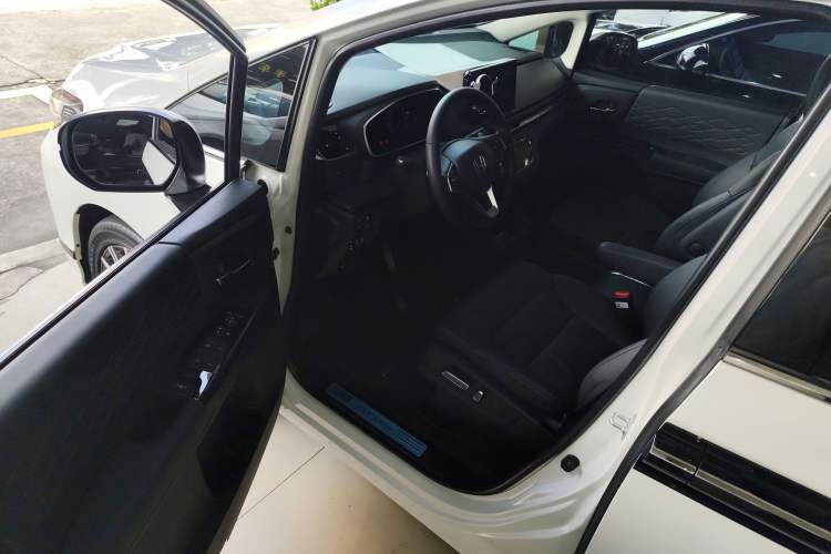 Used Honda Elysion 2022 2.0L eHEV Luxury First Edition Driver Seat