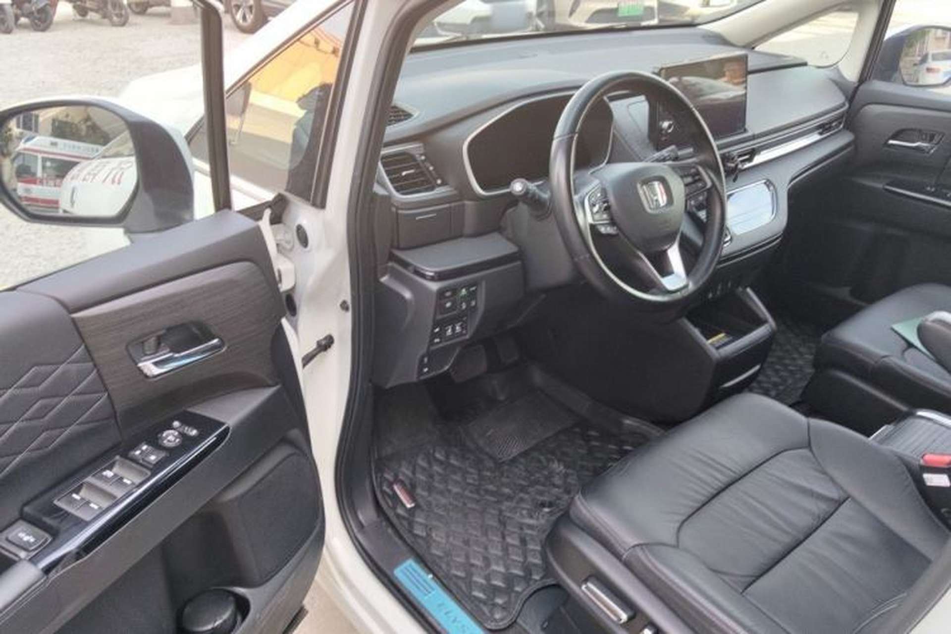 Used Honda Elysion 2022 2.0L eHEV Luxury First Edition Driver Seat