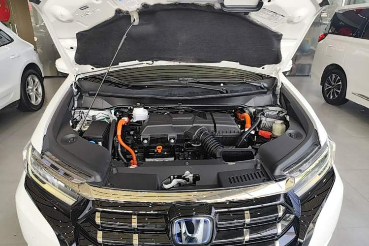 Used Honda Elysion 2022 2.0L eHEV Luxury Edition Engine Bay