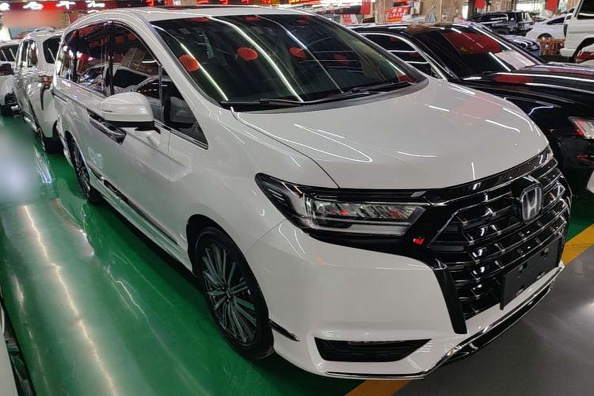 Used Honda Elysion 2022 2.0L eHEV Luxury Edition Exterior 1