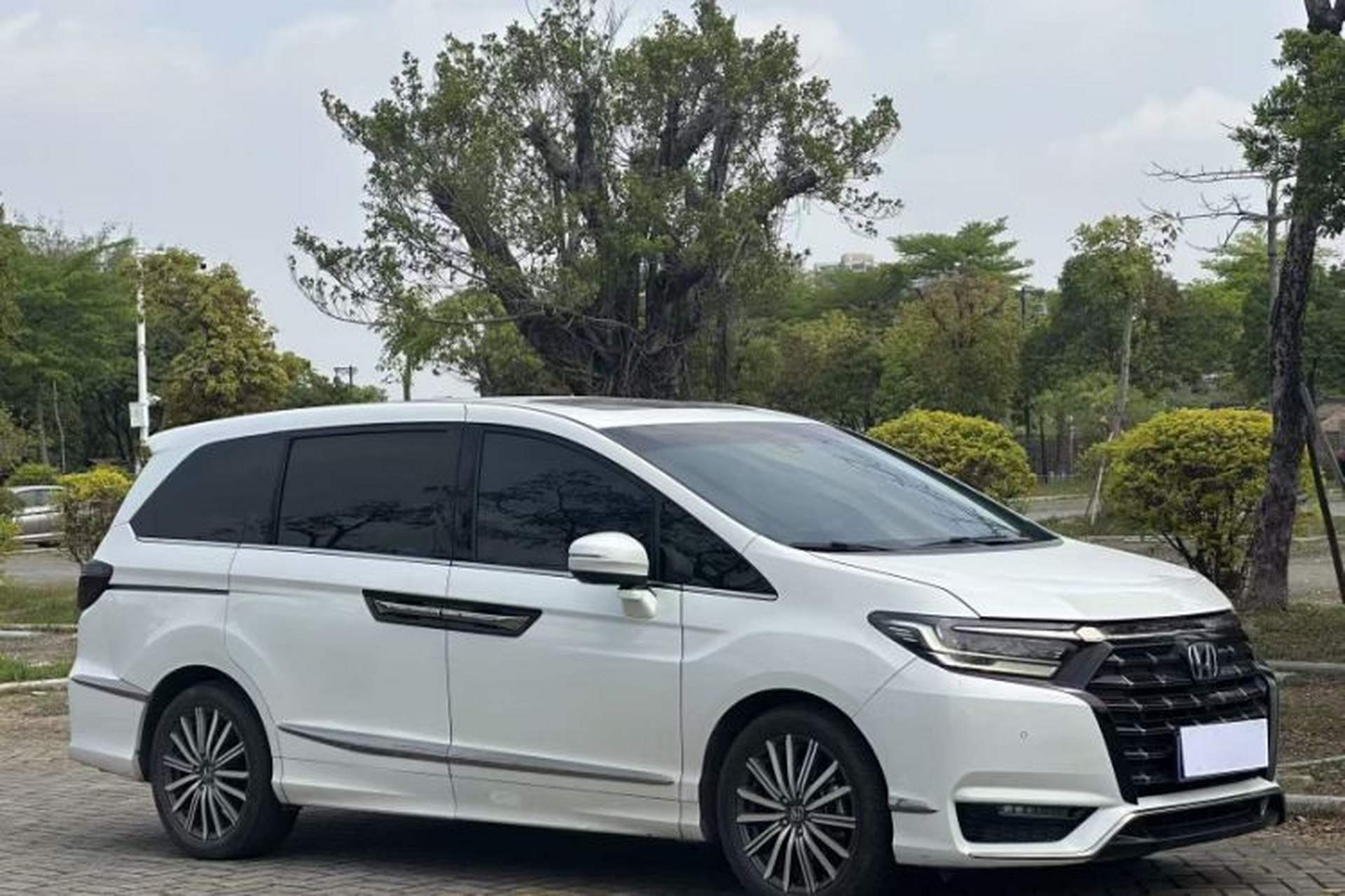 Used Honda Elysion 2022 2.0L eHEV Prestige Edition Exterior 1