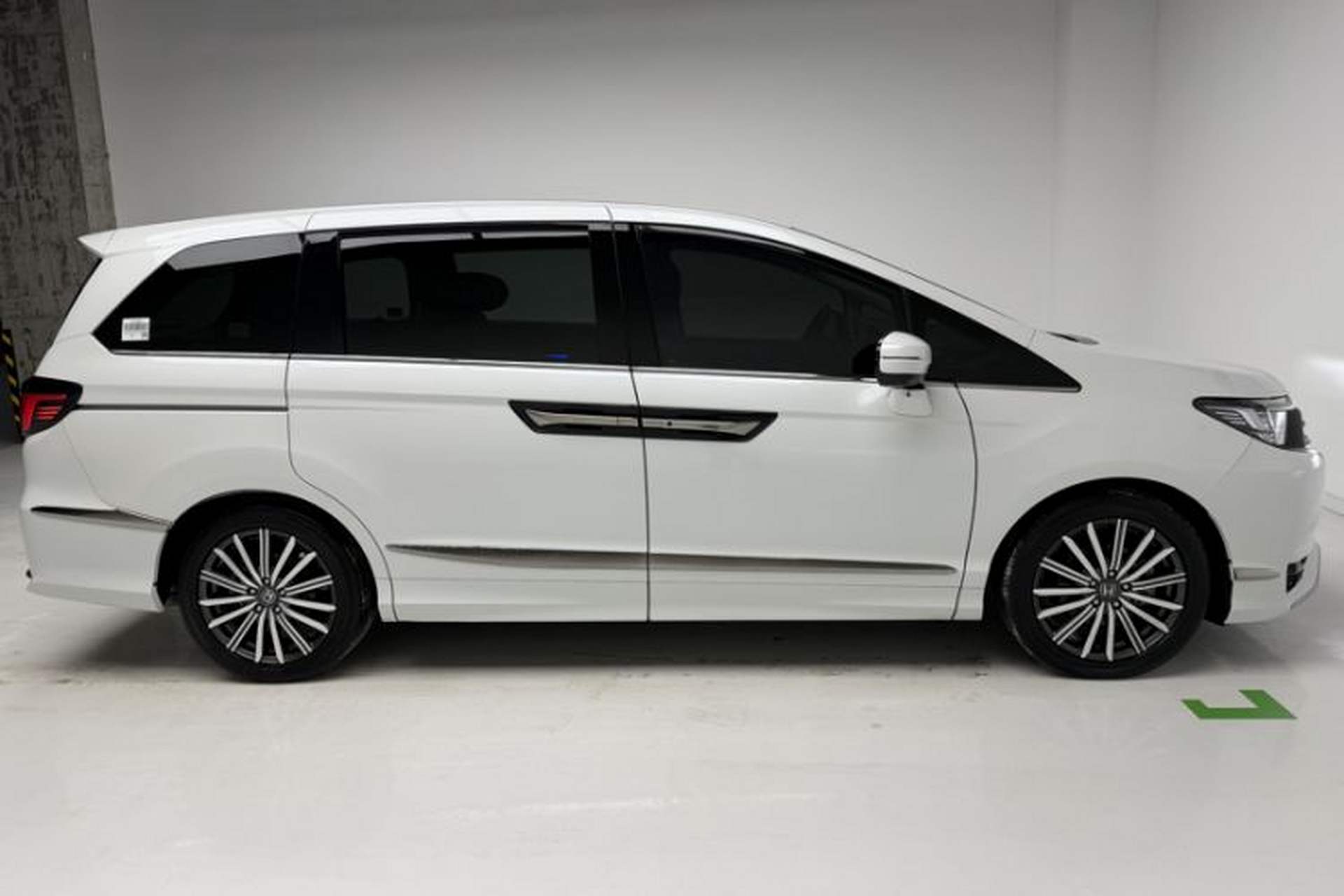 Used Honda Elysion 2022 2.0L eHEV Luxury Edition Exterior 3