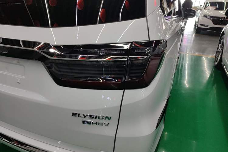Used Honda Elysion 2022 2.0L eHEV Luxury Edition Exterior 3