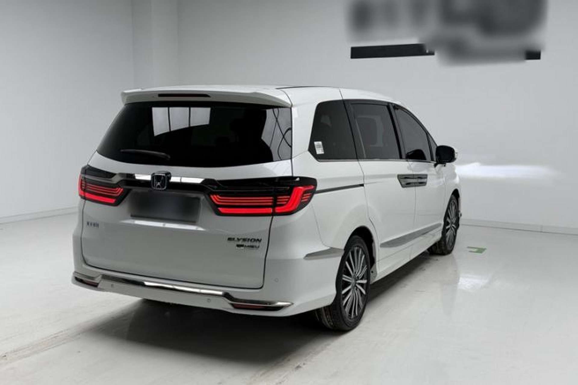 Used Honda Elysion 2022 2.0L eHEV Luxury Edition Exterior 5