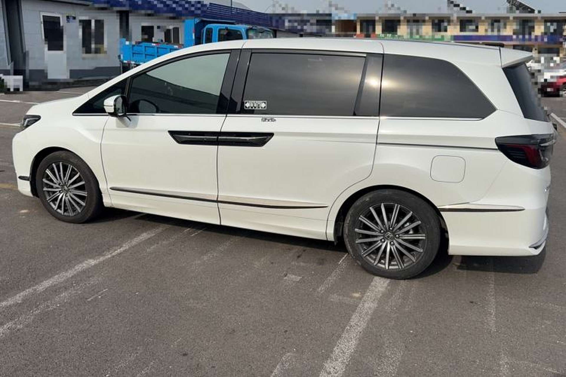 Used Honda Elysion 2022 2.0L eHEV Luxury Edition Exterior 5