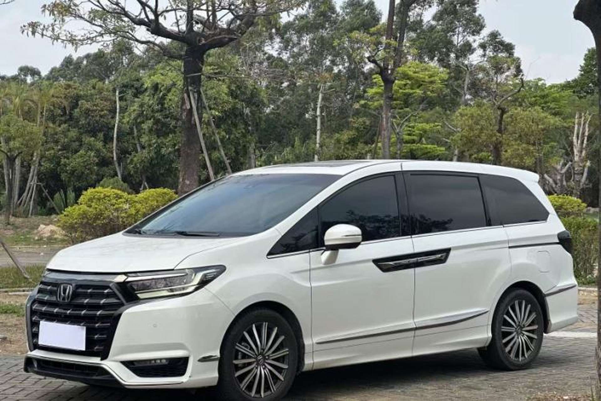 Used Honda Elysion 2022 2.0L eHEV Prestige Edition Exterior 6
