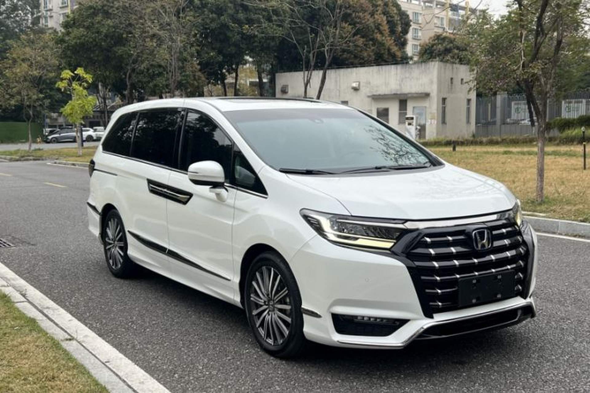 Used Honda Elysion 2022 2.0L eHEV Luxury First Edition Exterior 8
