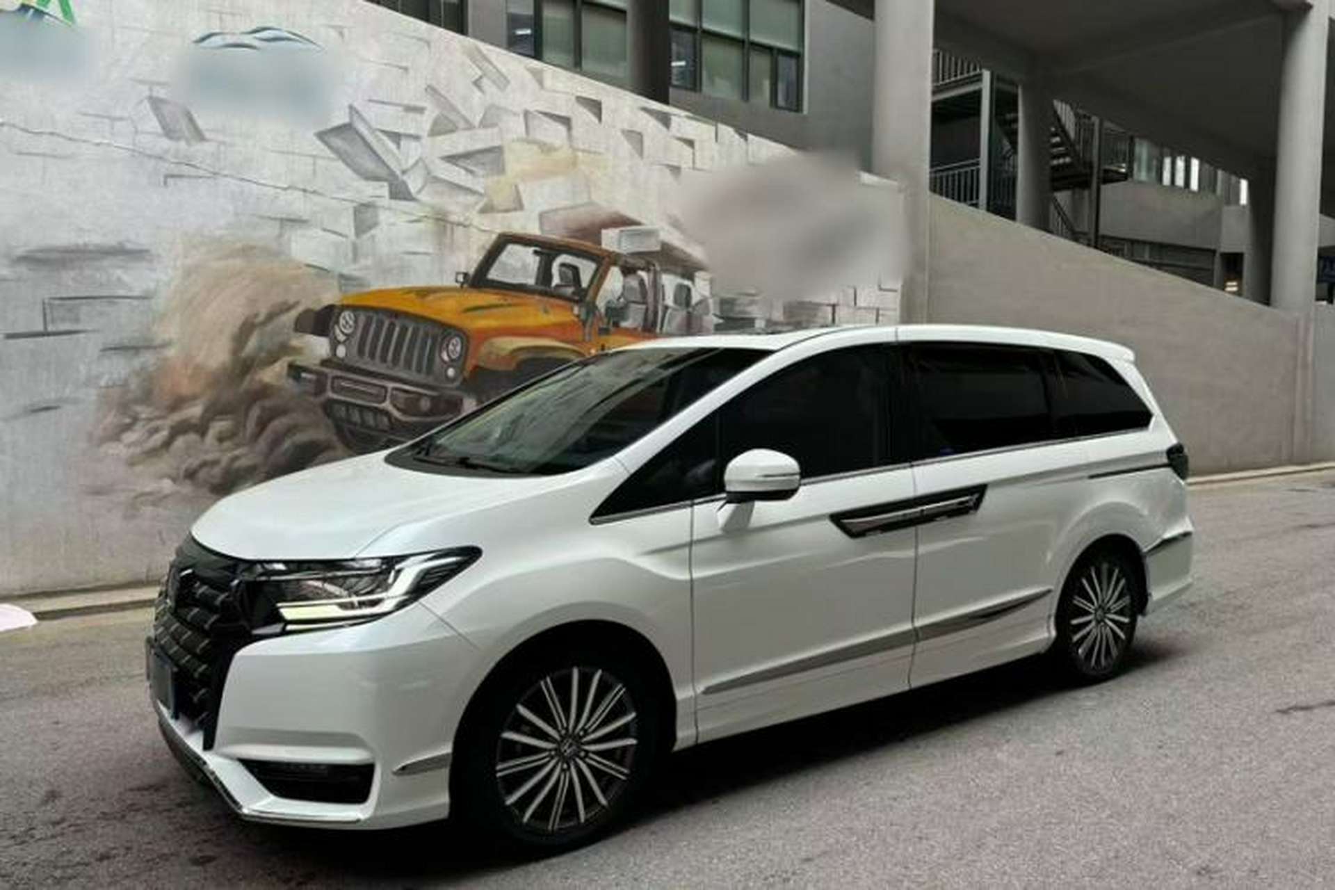 Used Honda Elysion 2022 2.0L eHEV Luxury Edition Front Left 45 Deg