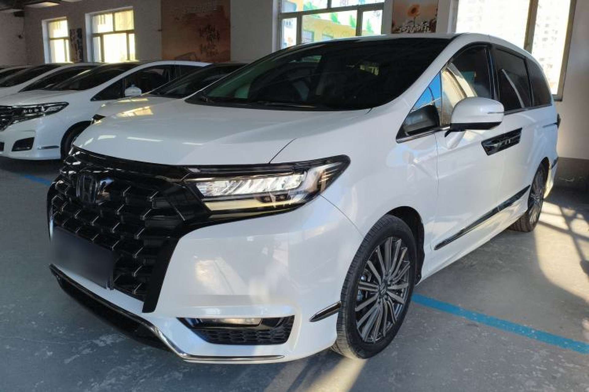 Used Honda Elysion 2022 2.0L eHEV Luxury Edition Front Left 45 Deg