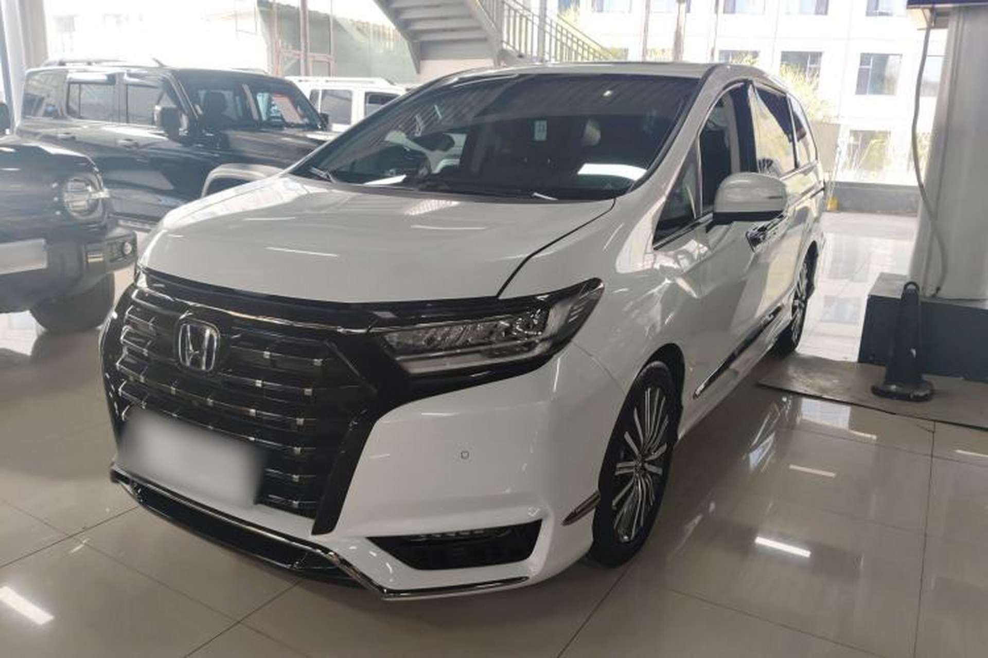 Used Honda Elysion 2022 2.0L eHEV Prestige Edition Front Left 45 Deg