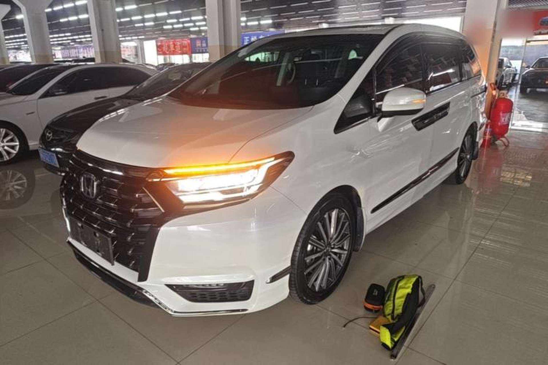 Used Honda Elysion 2022 2.0L eHEV Luxury Edition Front Left 45 Deg