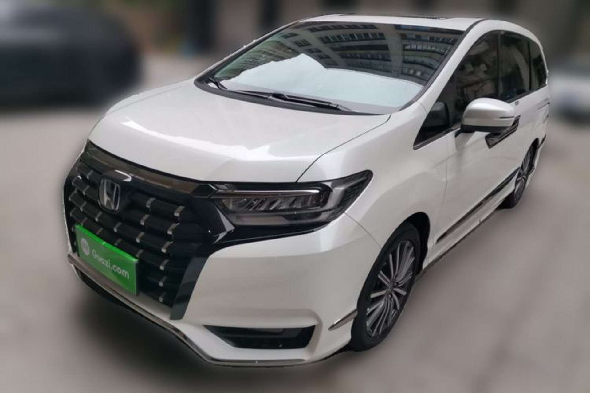 Used Honda Elysion 2022 2.0L eHEV Luxury First Edition Front Left 45 Deg