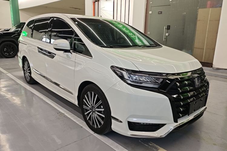 Used Honda Elysion 2022 2.0L eHEV Luxury Edition Front Right 45 Deg