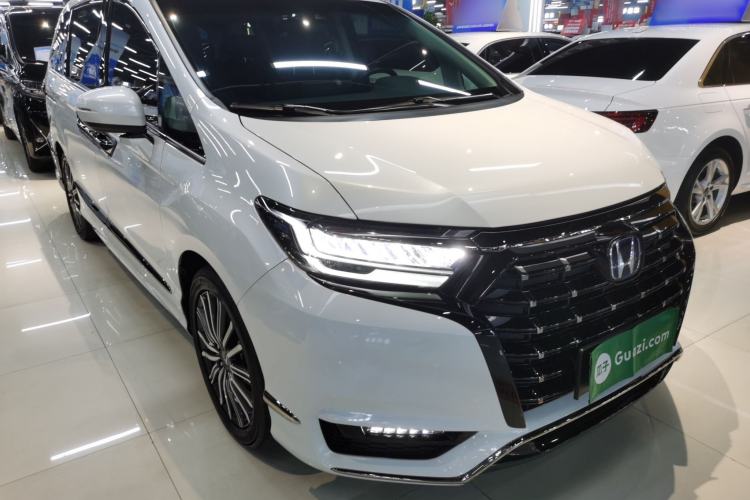 Used Honda Elysion 2022 2.0L eHEV Luxury First Edition Front Right 45 Deg