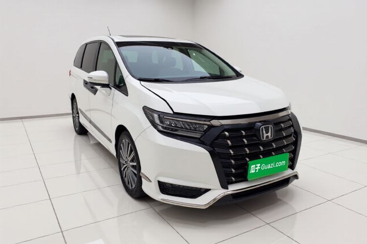 Used Honda Elysion 2022 2.0L eHEV Luxury First Edition Front Right 45 Deg