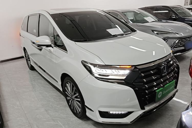 Used Honda Elysion 2022 2.0L eHEV Luxury Edition Front Right 45 Deg