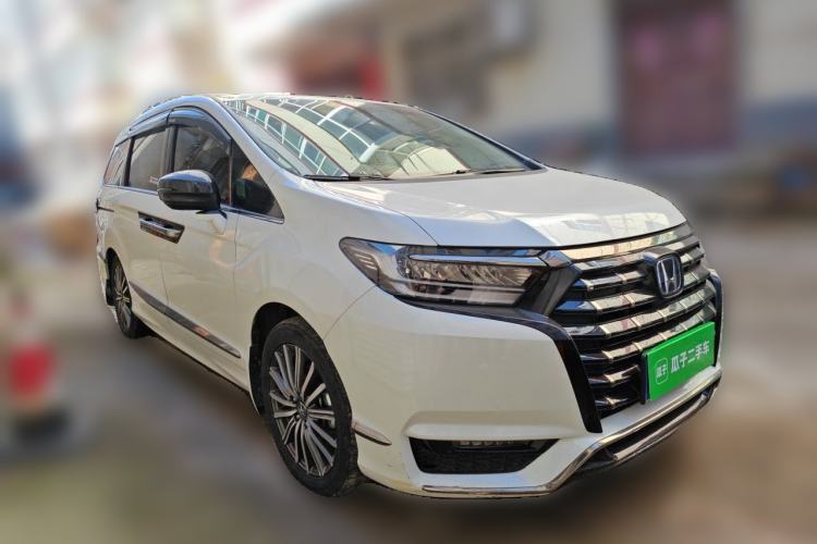 Used Honda Elysion 2022 2.0L eHEV Luxury First Edition Front Right 45 Deg