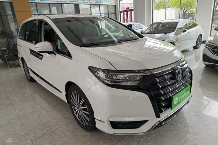 Used Honda Elysion 2022 2.0L eHEV Prestige Edition Front Right 45 Deg